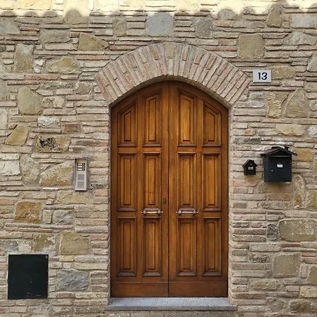 Con Camino In Centro Storico * ベヴァーニャ